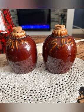 Vintage Hull Pottery Brown Drip Salt & Pepper Shakers | Little Brown Jug Set